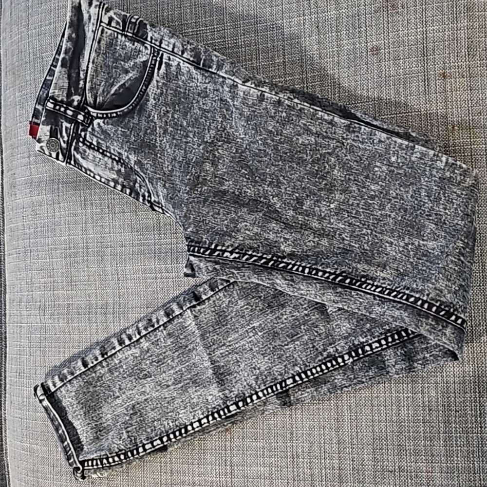 Grey skinny high-waisted acid wash Jeans